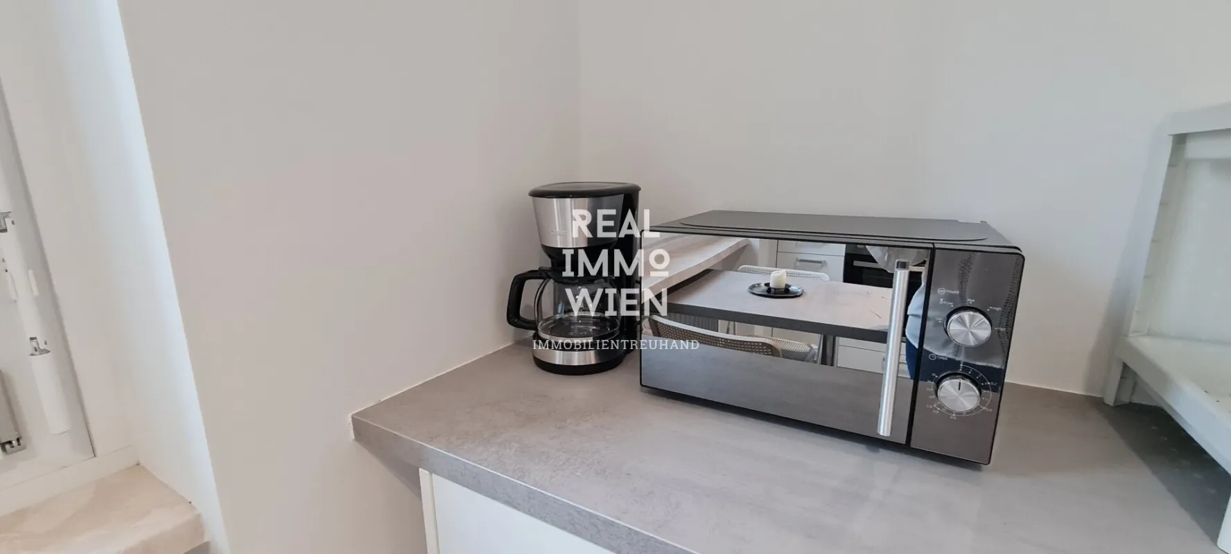 READY TO LIVE- MÖBLIERTES SERVICED APARTMENT MIT BALKON. NAHE LAKESIDE PARK, UNI UND CITY. PROVISIONSFREI