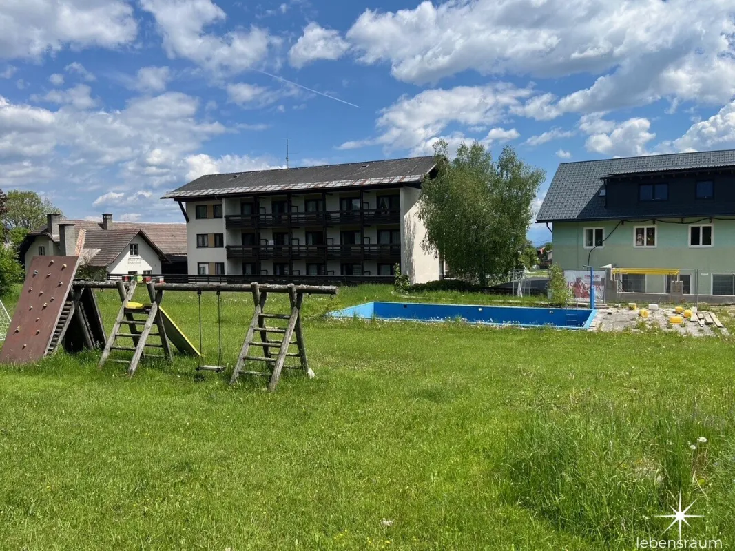 Grundstück mit viel Potential in absoluter Ruhe-, Aussichts- und Sonnenlage