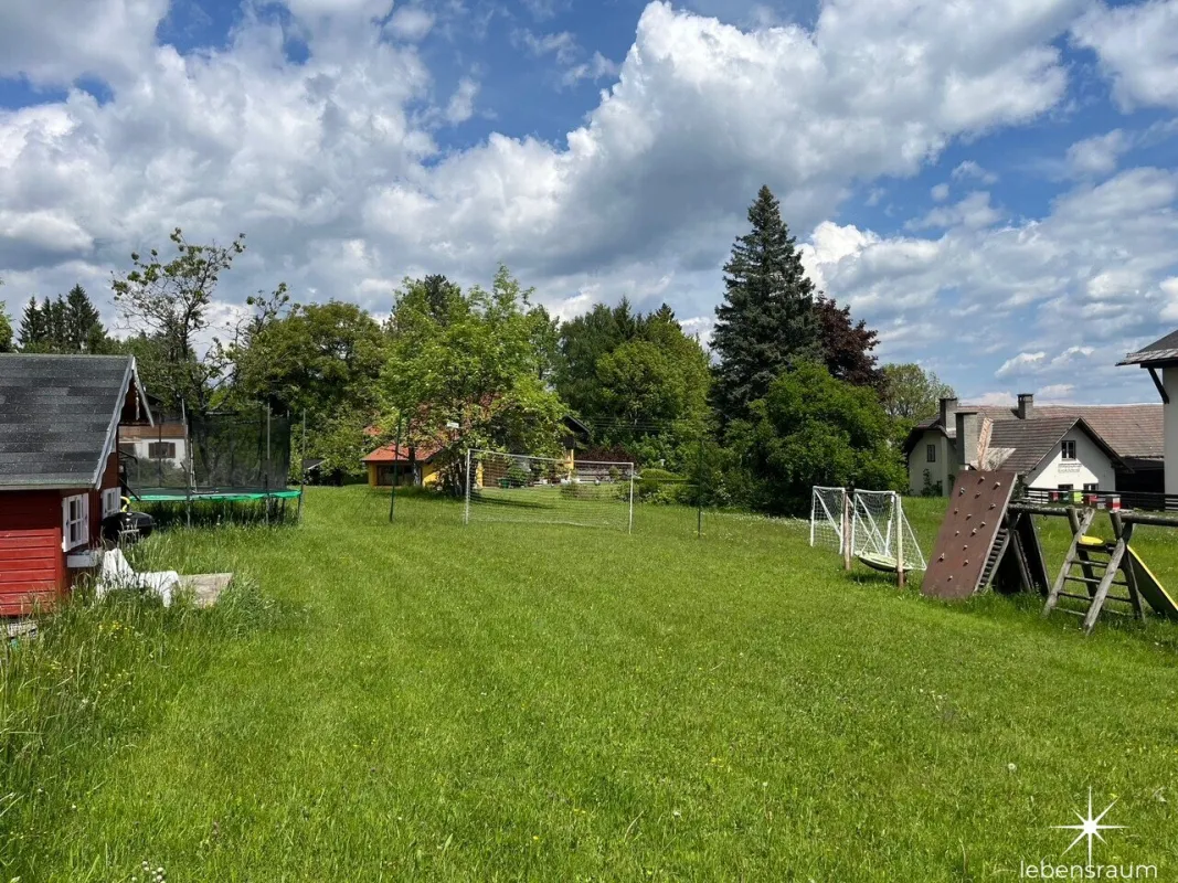 Baugrundstück in absoluter Ruhe-, Aussichts- und Sonnenlage