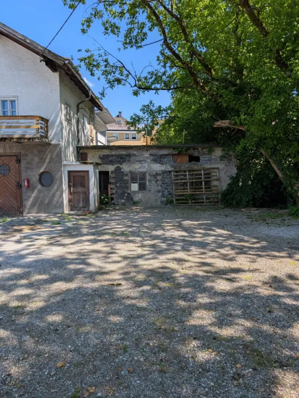 Baugrundstück mit Altbestand mit hoher Baudichte und in zentraler Lage von Salzburg-Maxglan/Riedenburg
