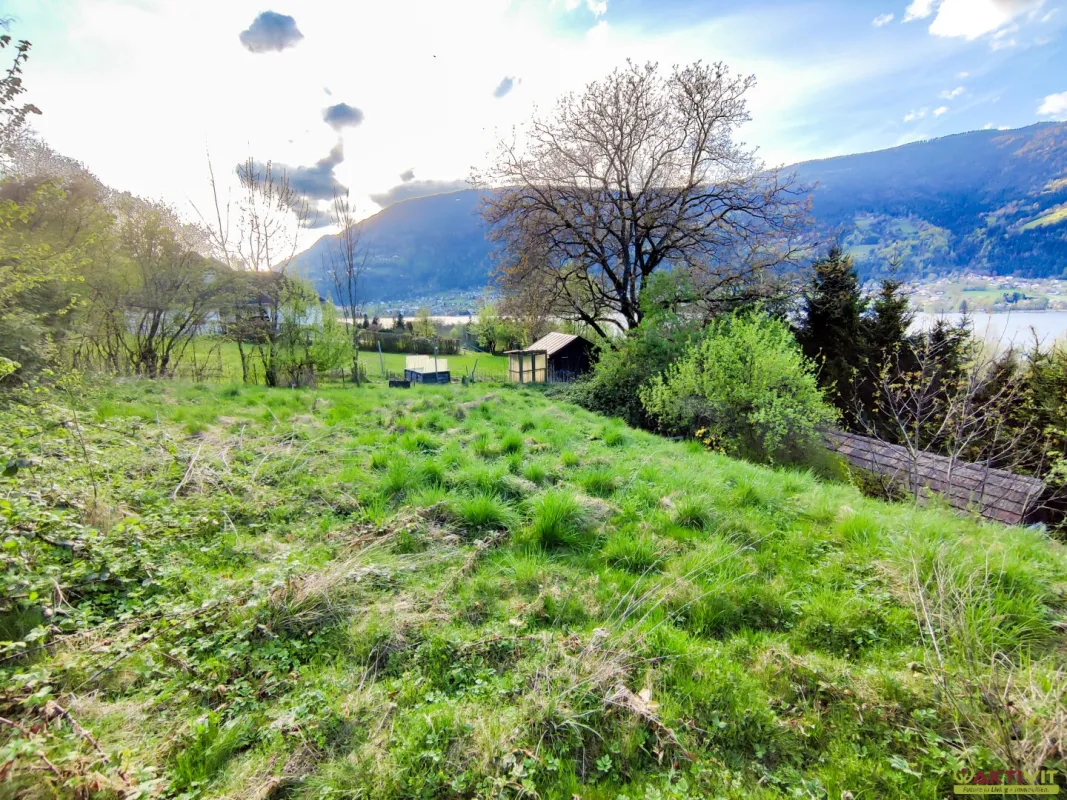 Kleingarten mit Seeblick auf den Ossiacher-See. - Nur 3 Stück verfügbar: Schnell anfragen!
