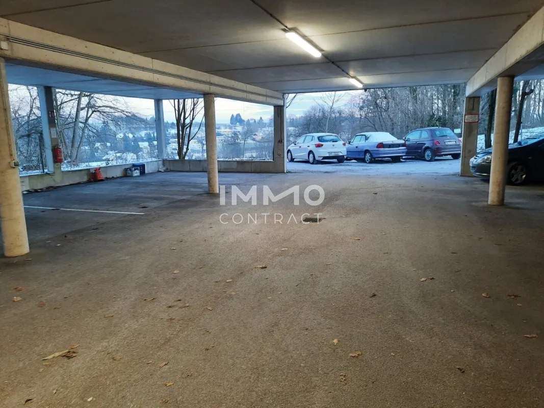 KFZ-Überdachter-Abstellplatz Schloss Traunegg T06