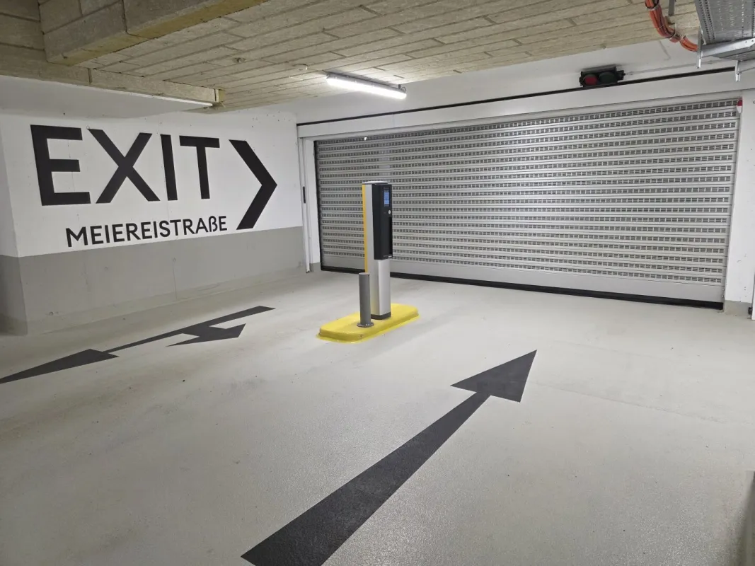 XL-Motorrad-Stellplatz im Hochhaus Grünblick | U2 Stadion | Provisionsfrei