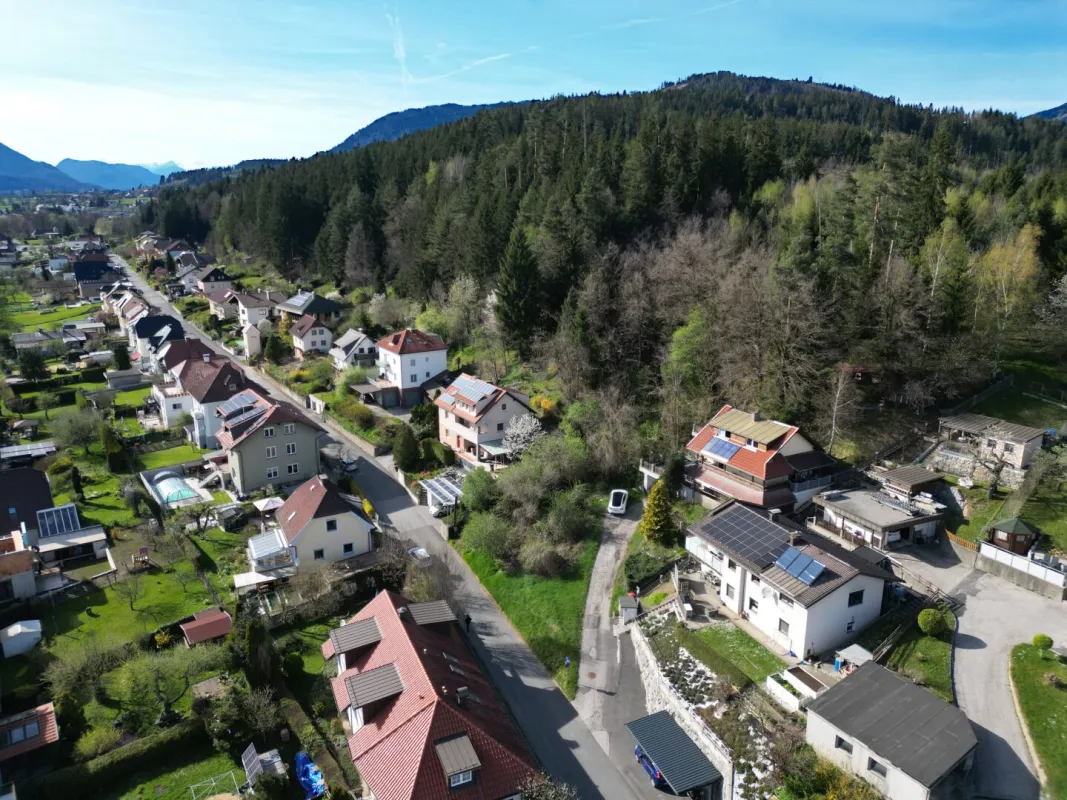 Einzigartiges Grundstück mit Felswand am Stadtrand