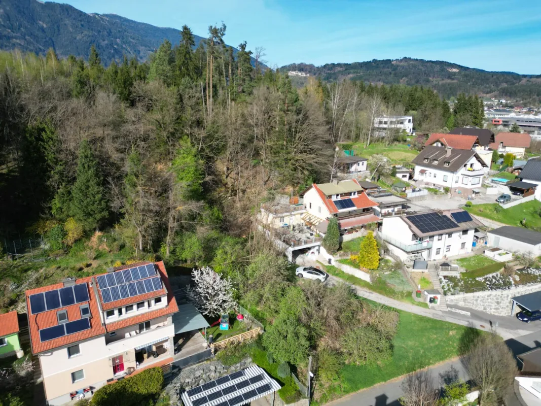 Einzigartiges Grundstück mit Felswand am Stadtrand