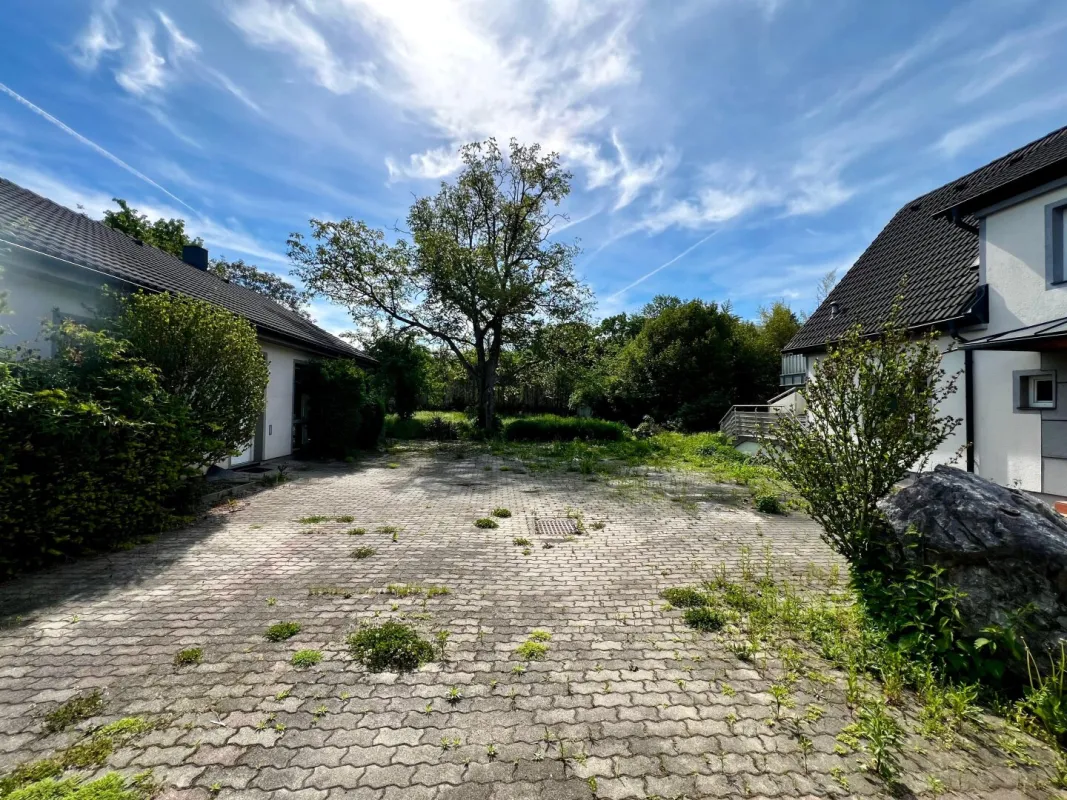 Einfamilienhaus mit großem Nebengebäude auf 1.855m² – absolute Ruhelage und unverbaubarer Blick!