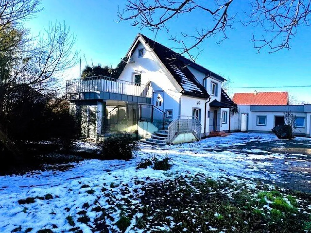 Einfamilienhaus mit großem Nebengebäude auf 1.855m² – absolute Ruhelage und unverbaubarer Blick!