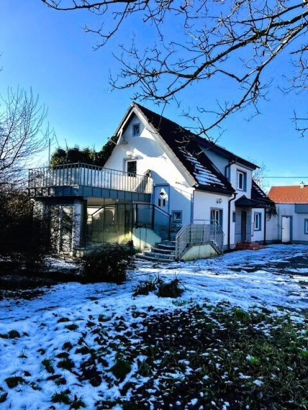 Einfamilienhaus mit großem Nebengebäude auf 1.855m² – absolute Ruhelage und unverbaubarer Blick!