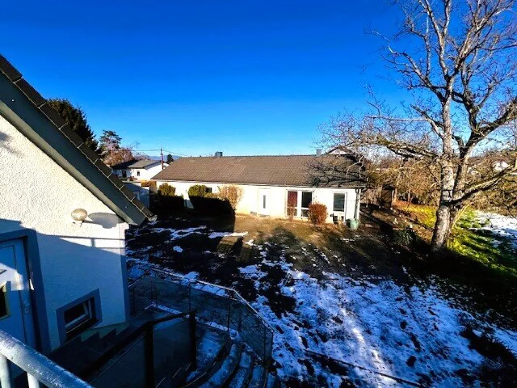 Einfamilienhaus mit großem Nebengebäude auf 1.855m² – absolute Ruhelage und unverbaubarer Blick!