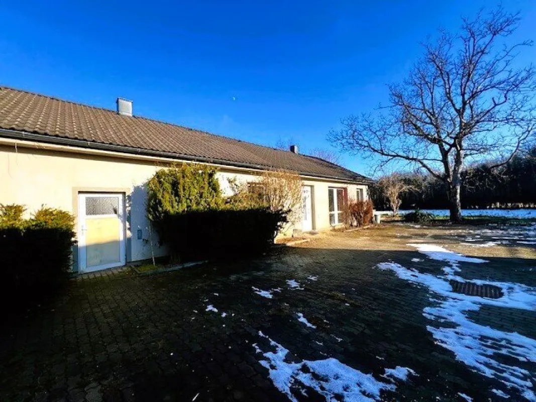 Einfamilienhaus mit großem Nebengebäude auf 1.855m² – absolute Ruhelage und unverbaubarer Blick!