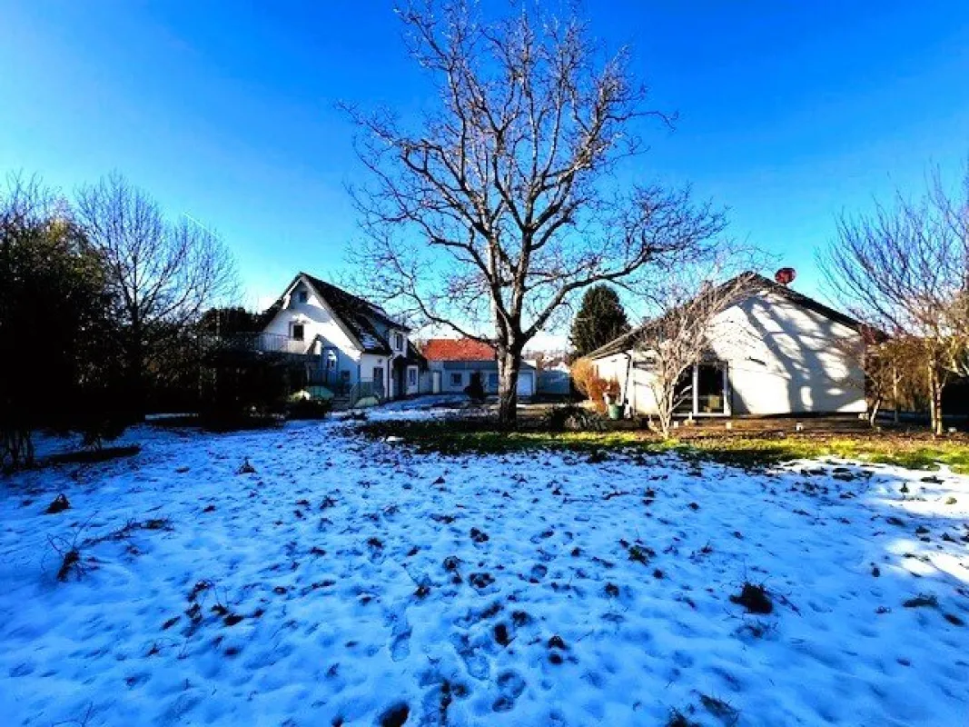 Einfamilienhaus mit großem Nebengebäude auf 1.855m² – absolute Ruhelage und unverbaubarer Blick!