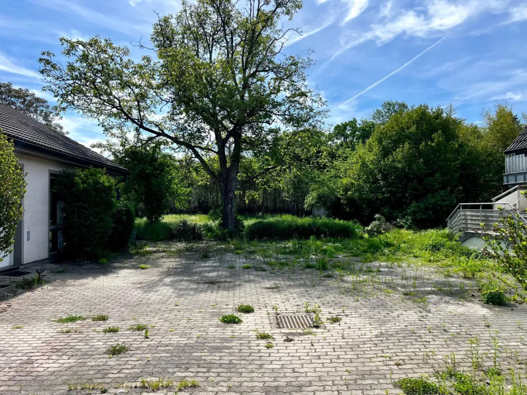 Einfamilienhaus mit großem Nebengebäude auf 1.855m² – absolute Ruhelage und unverbaubarer Blick!
