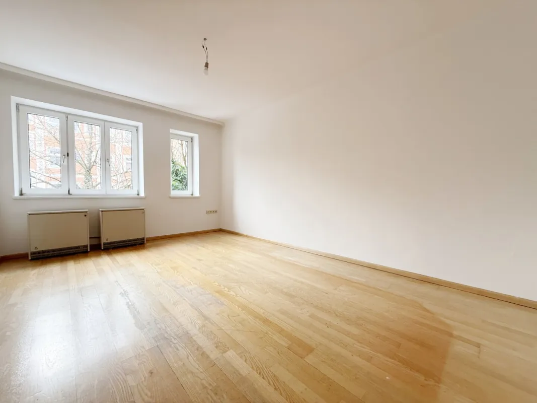 Großzügiges Wohnhaus mit 10 Zimmern Nähe Bahnhof