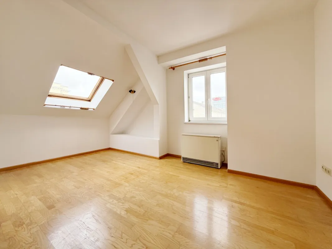 Großzügiges Wohnhaus mit 10 Zimmern Nähe Bahnhof