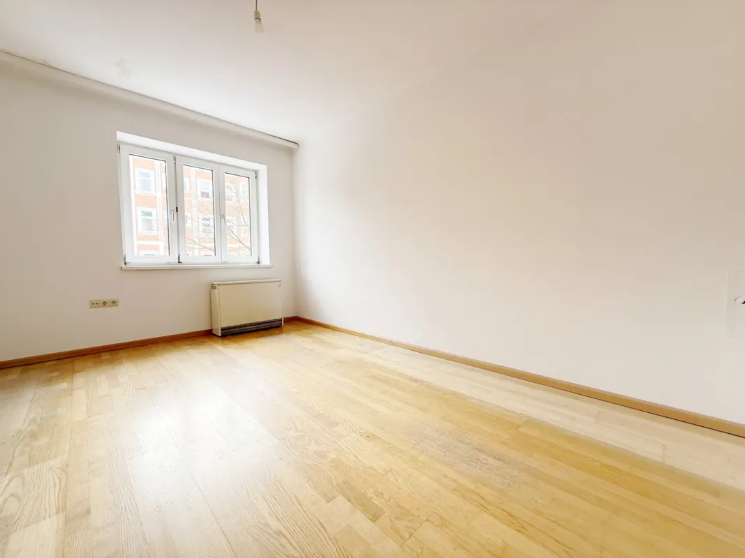 Großzügiges Wohnhaus mit 10 Zimmern Nähe Bahnhof