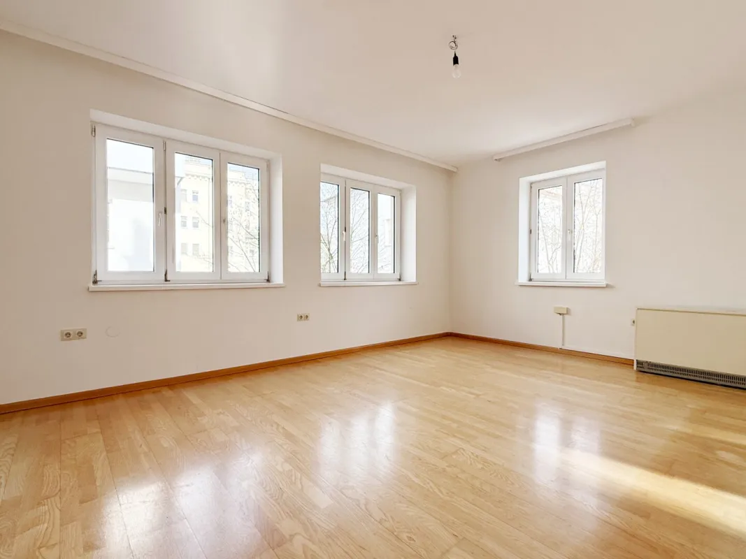 Großzügiges Wohnhaus mit 10 Zimmern Nähe Bahnhof