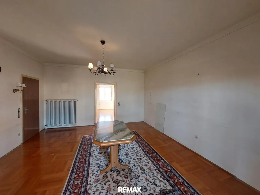 Geräumiges Haus in schönster Güssinger Lage