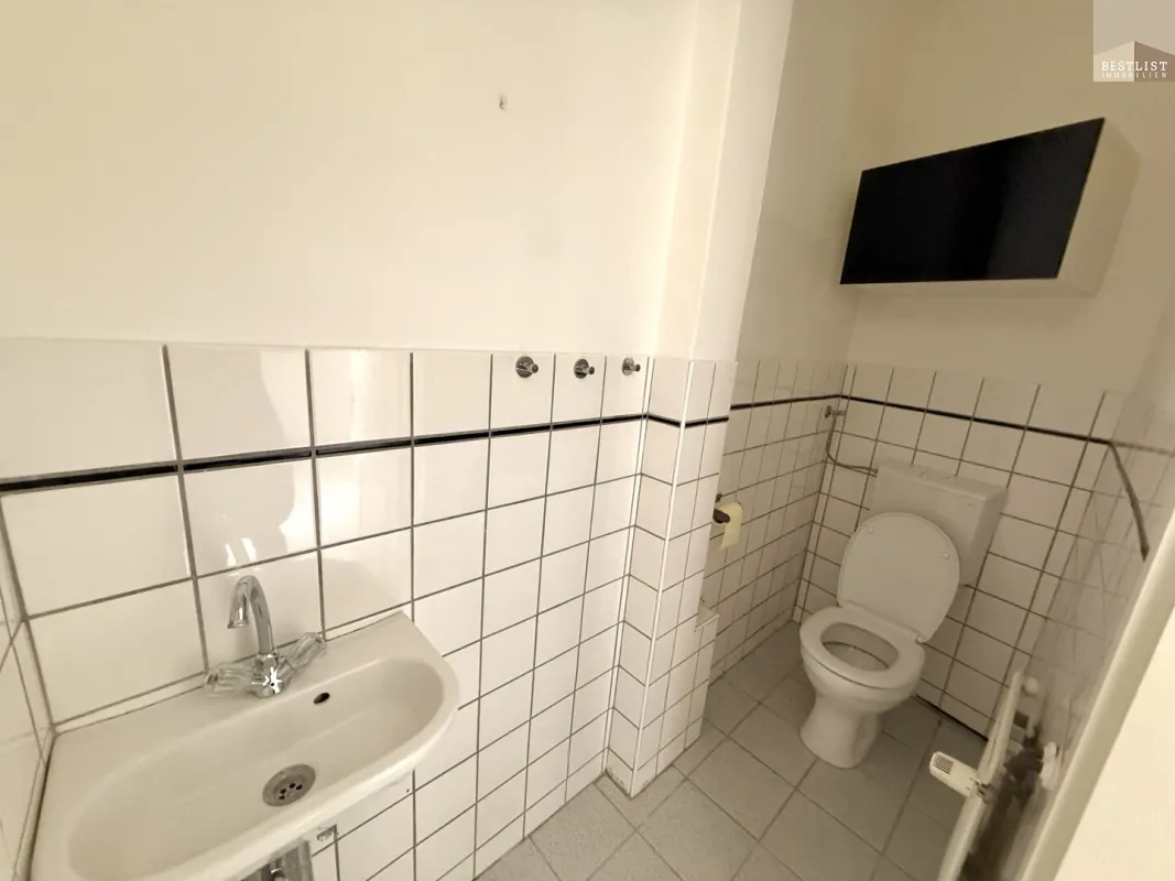 Attraktives Zinshaus mit Gewerbefläche und Wohnmöglichkeit in bester Lage!