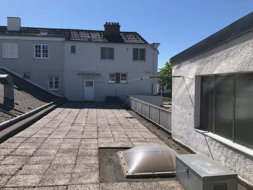 Haus mit großem Gewerbeanteil (Werkstatt/Geschäftslokal) im Zentrum von Wels