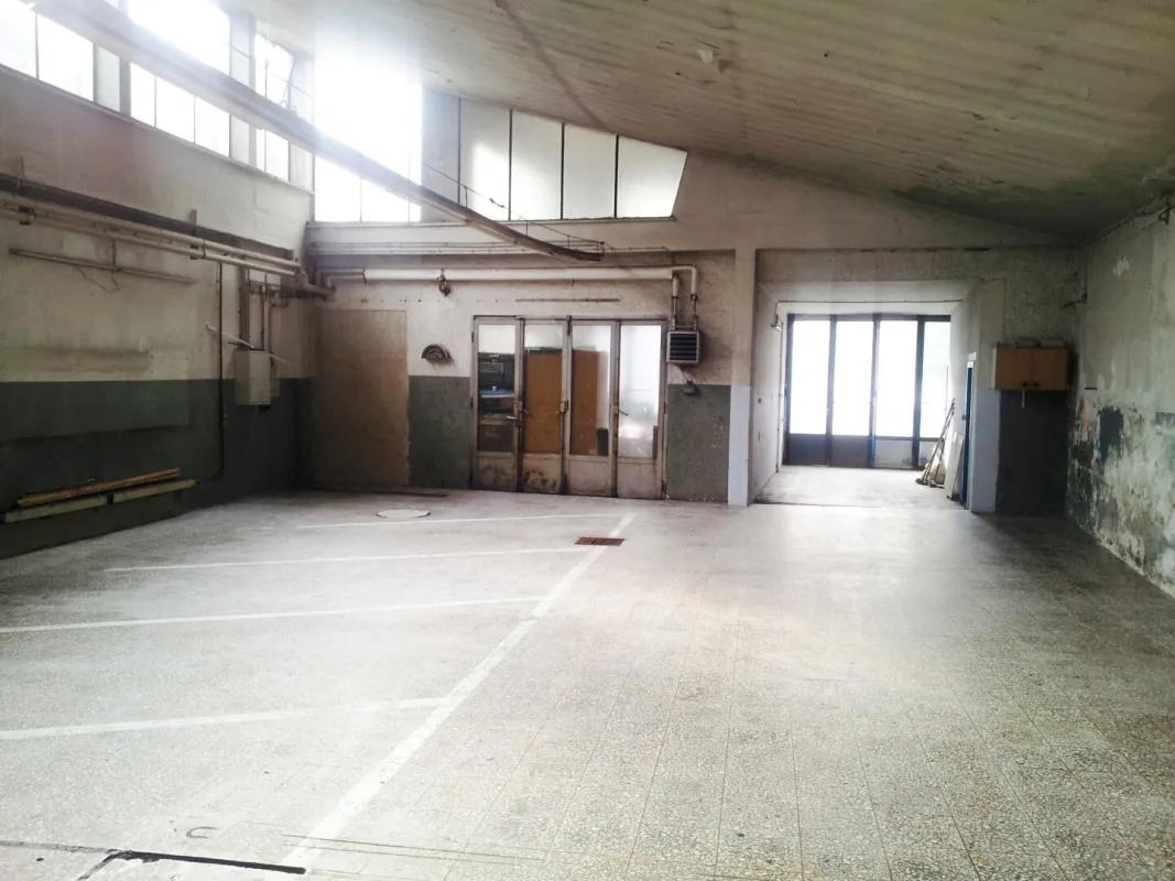 Haus mit großem Gewerbeanteil (Werkstatt/Geschäftslokal) im Zentrum von Wels