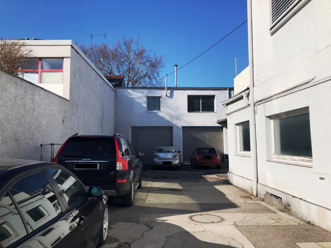 Haus mit großem Gewerbeanteil (Werkstatt/Geschäftslokal) im Zentrum von Wels
