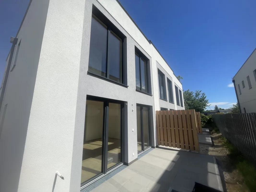 Top 1 und Top 3 – Hochwertige Neubau-Reihenhäuser mit Garten und Terrasse zur Miete