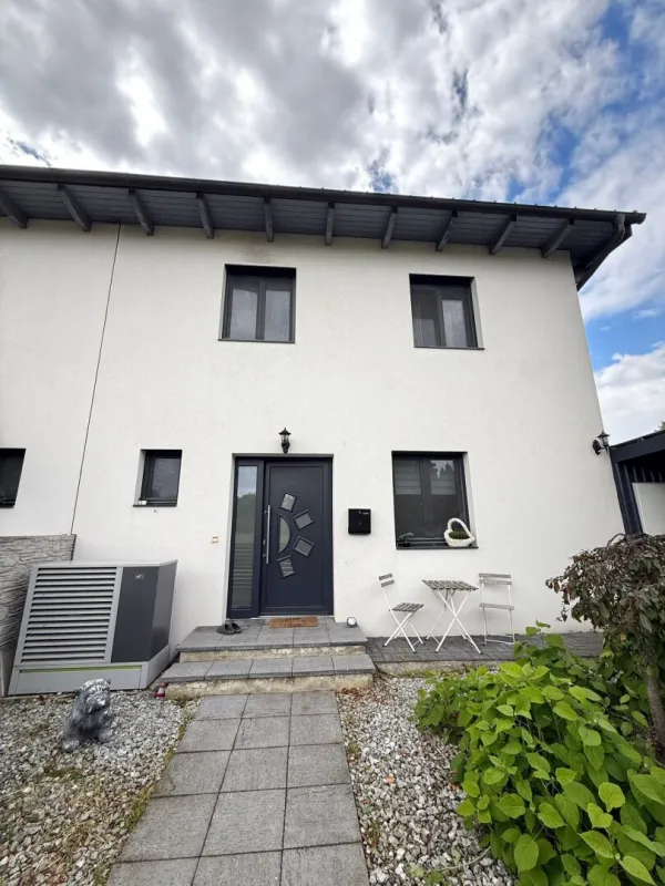 Neuwertiges Einfamilienhaus in St. Pölten mit Garten, Terrasse & 2 Stellplätzen!